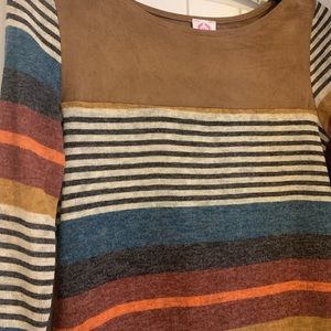 Super cute short dress with suede sleeves